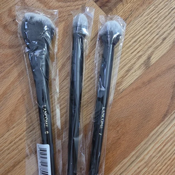 3 Lancôme Black Assorted Make Up Brushes #7 #6 - Picture 2 of 2